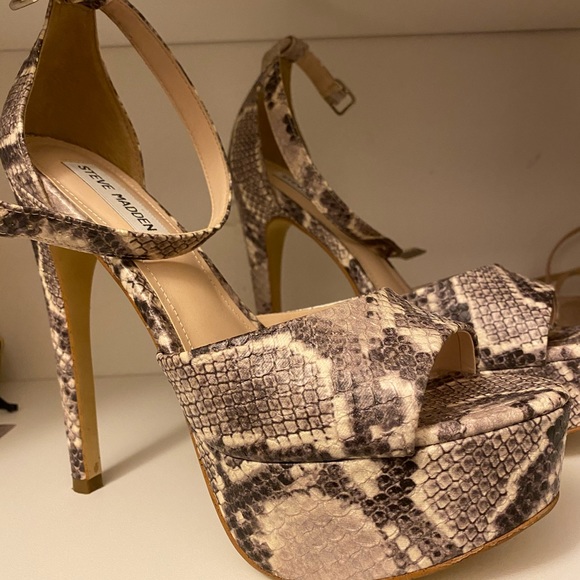 Steve Madden heels - Picture 2 of 2